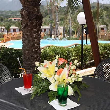 酒店 Club La Castellana Mare 4*