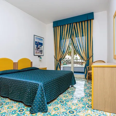Club La Castellana Mare 酒店 4*
