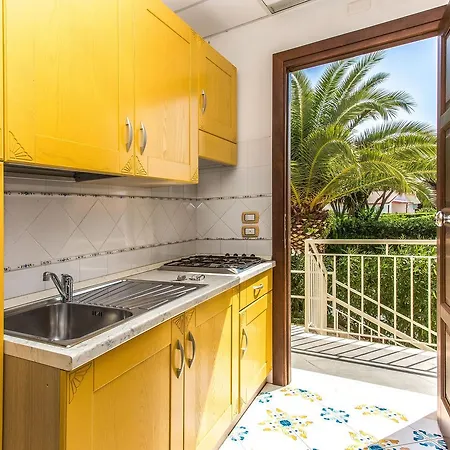 Club La Castellana Mare 4*