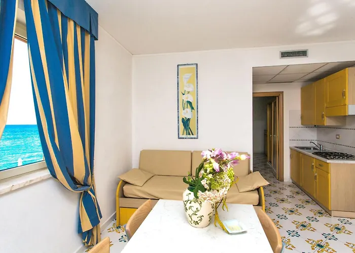 Club La Castellana Mare Hotel 4*