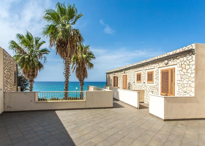 Hotel Club La Castellana Mare 4*