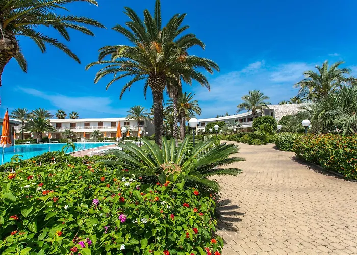 Hotel Club La Castellana Mare 4*