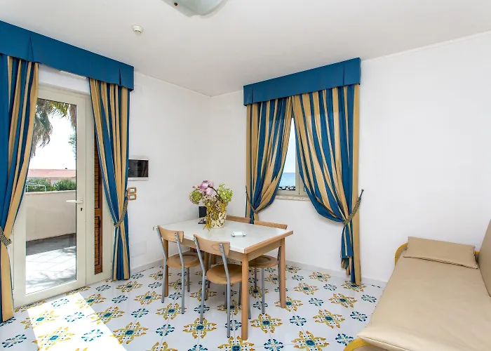 Club La Castellana Mare Hotel 4*