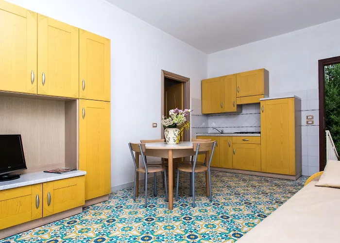 Club La Castellana Mare Hotel 4*