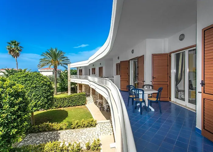 Club La Castellana Mare Hotel 4*