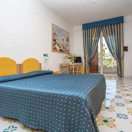 Club La Castellana Mare 4*