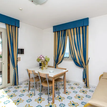 Club La Castellana Mare מלון 4*