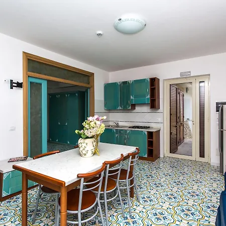 Club La Castellana Mare Hotel 4*