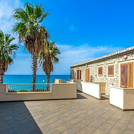 Hotel Club La Castellana Mare 4*