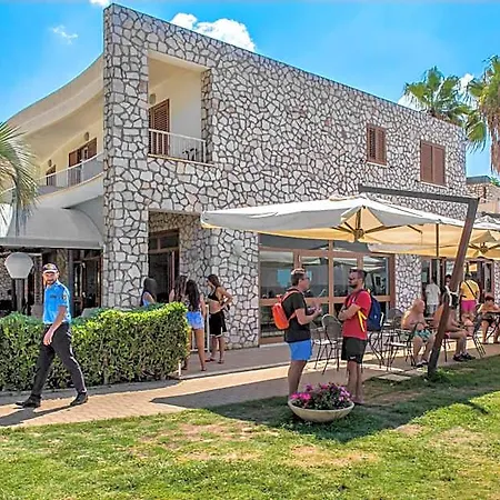 Club La Castellana Mare 4*