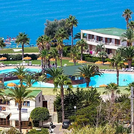 Hotel Club La Castellana Mare 4*