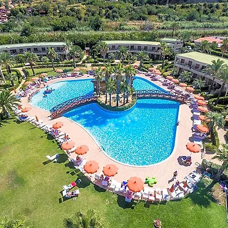 Hotel Club La Castellana Mare 4*