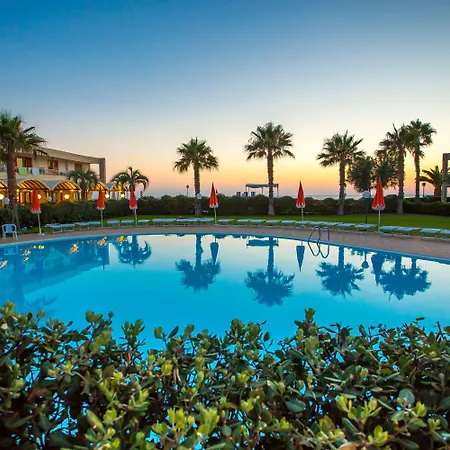 Hotel Club La Castellana Mare 4*