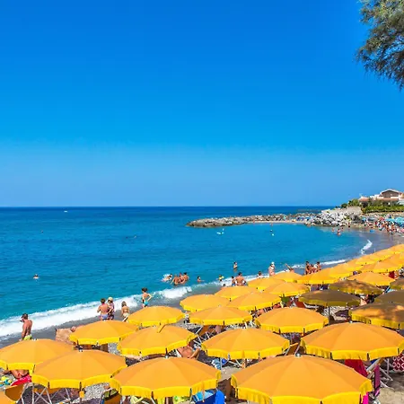 Hotel Club La Castellana Mare 4*