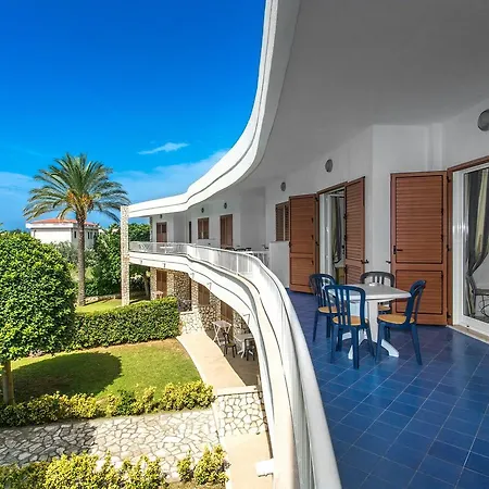 Club La Castellana Mare Hotell 4*