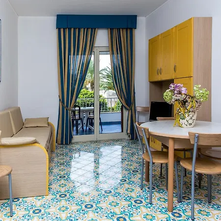 Club La Castellana Mare 4*