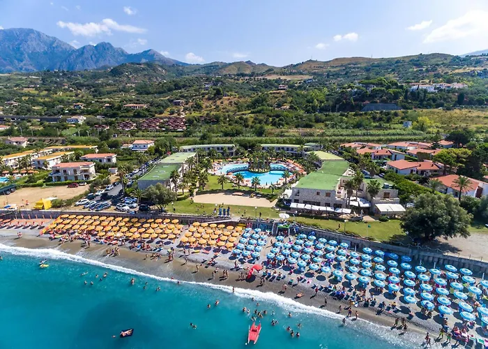 Hotel Club La Castellana Mare 4*