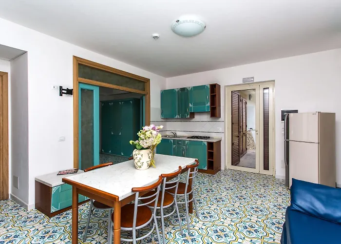 Club La Castellana Mare Hotel 4*