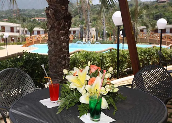 Hotel Club La Castellana Mare 4*