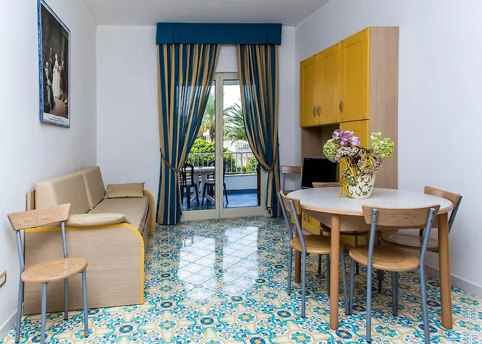 Club La Castellana Mare 4*